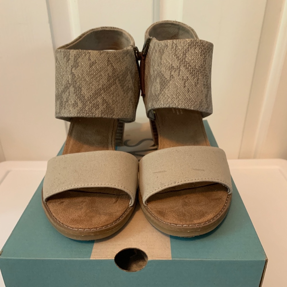 Toms Majorca Cutout Heeled Sandal in Cobblestone Snake